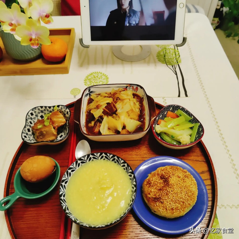 47岁大姐晒一人食走红,山东一位大姐退休