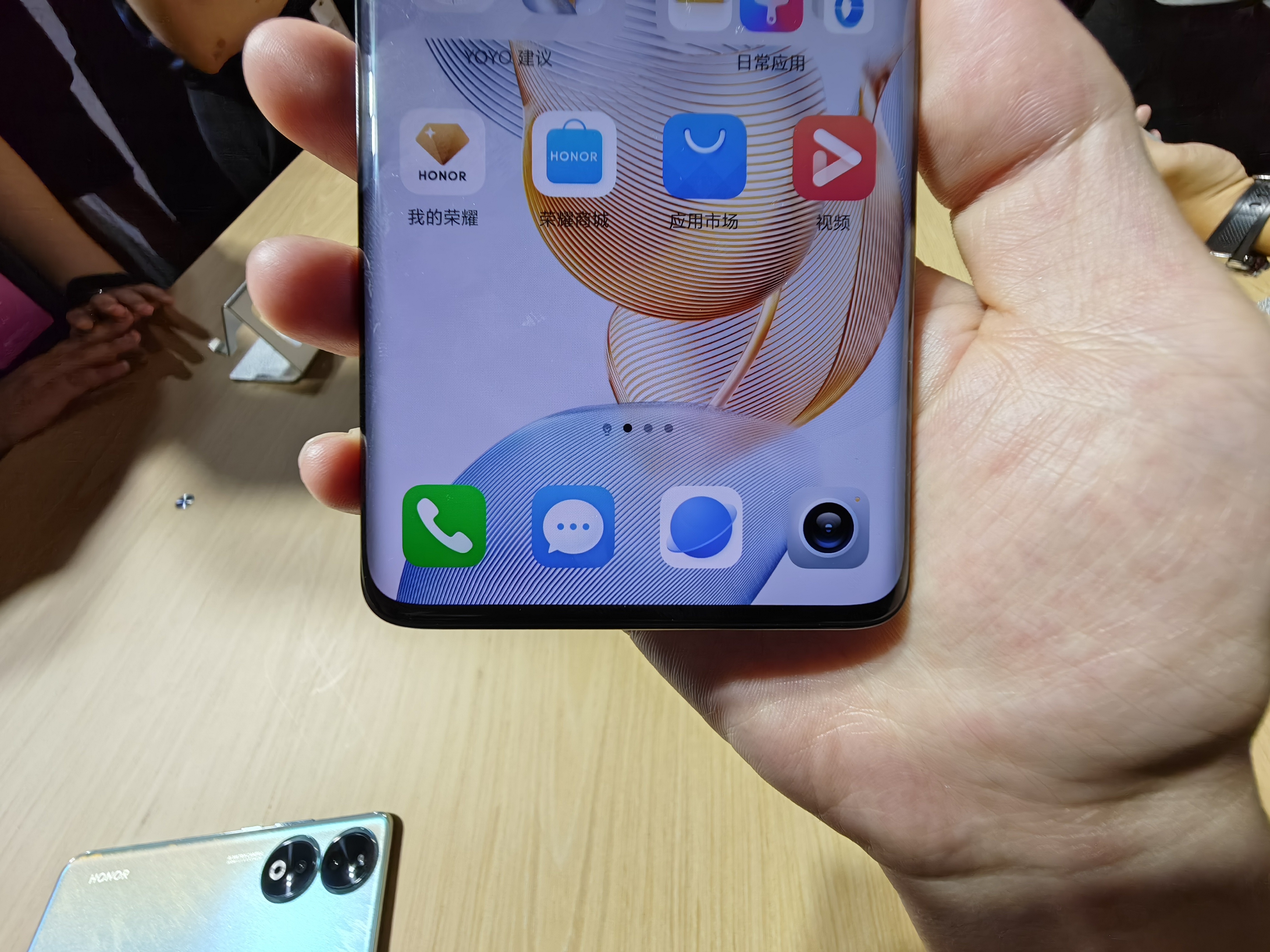 荣耀60和nova90哪个配置高,荣耀90pro和iphone15promax对比