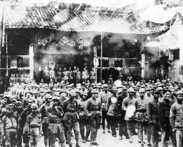 新四军战士腹背受敌,腹背受敌的新四军