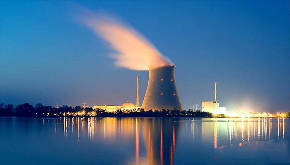 端碗吃饭放碗骂娘,端碗吃肉放筷骂娘