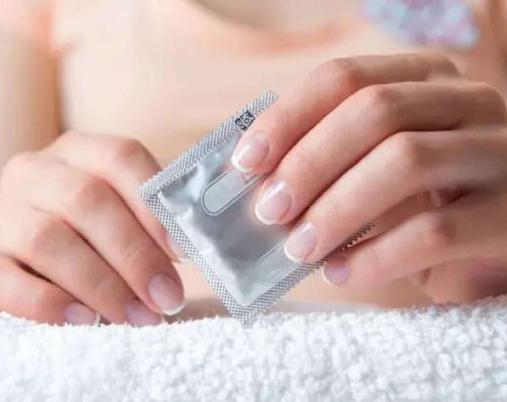 安全套的油对身体有害吗,安全套的油要不要擦干净