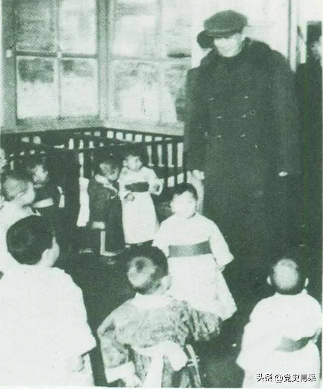 *兰夫乌**：被誉为草原之子的开国上将，打响内蒙古民族武装抗日第一枪，周总理赞他是解决难题的能手