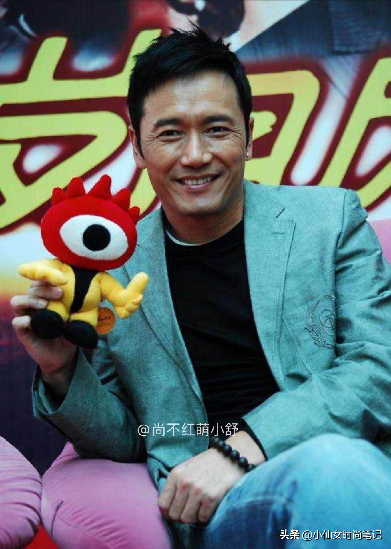 苗侨伟年轻帅气图片,越看越帅气的男人苗侨伟