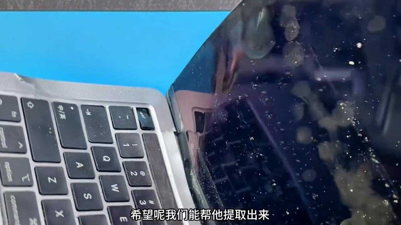 摔倒四分五裂的Mac如何修复？数据又该如何保住呢#芯片级维修