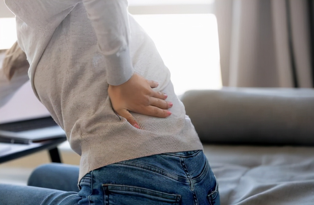 产后腰疼是不是盆骨没恢复好,产后腰痛是因为月子没坐好吗