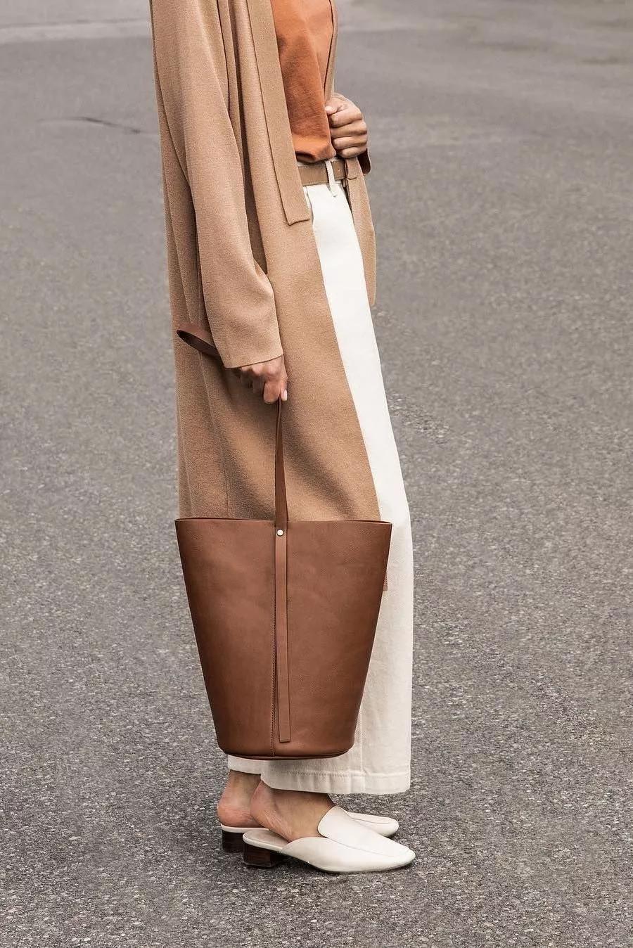 驼色外套内搭什么色彩打底,158梨形身材驼色大衣搭配高级感