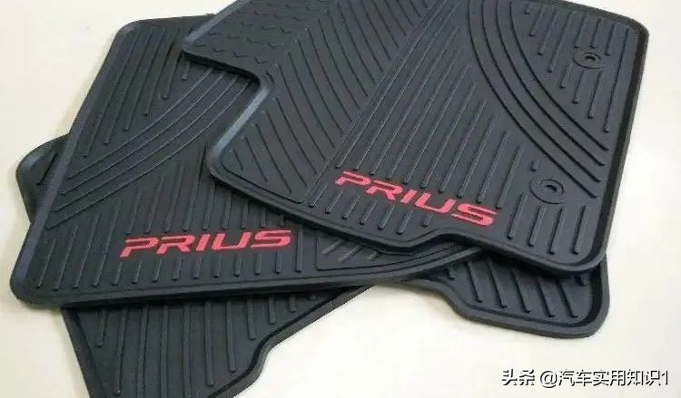 汽车脚垫xpe和pvc哪个材质好,汽车脚垫选购指南哪种材质最适合