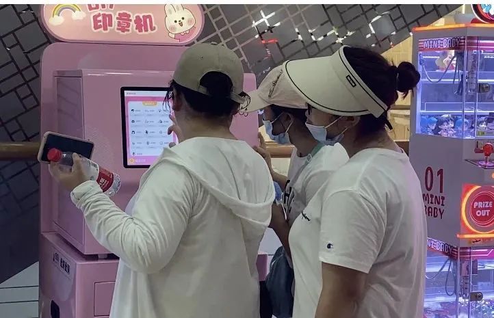 UMS攸信DIY印章机引爆万达广场，真的泰酷辣！快去看看吧！