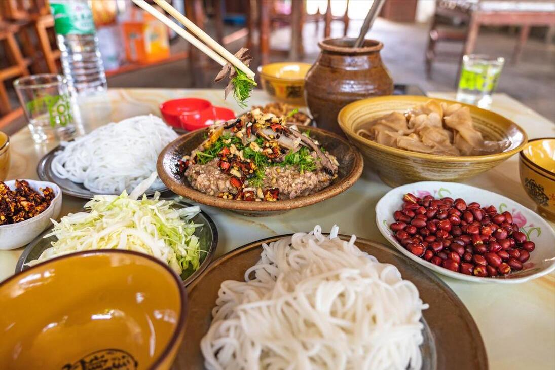 云南正宗米线为什么不好吃,为啥云南米线没有东北的好吃