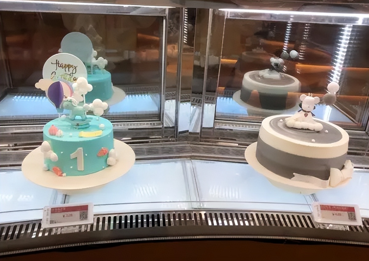 一个蛋糕1314万，中国首家1亿网红店凉了，搬出易烊千玺也没用