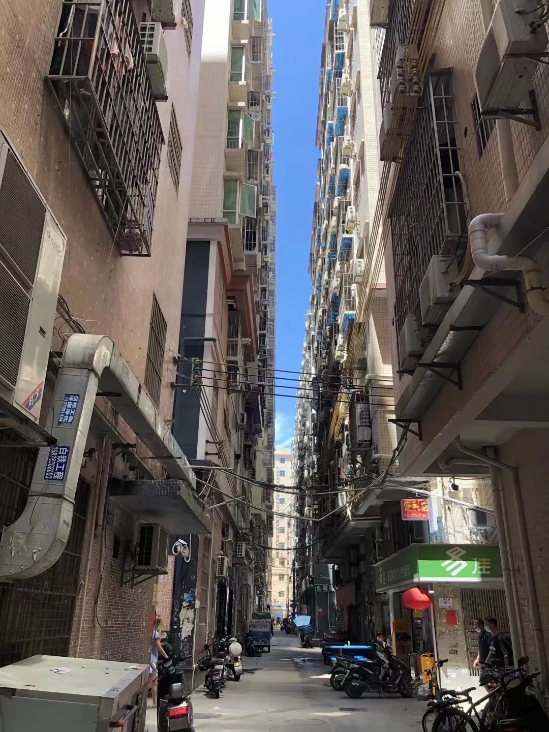 在深圳群租房里,我遇见了不少消失的「三和大神」