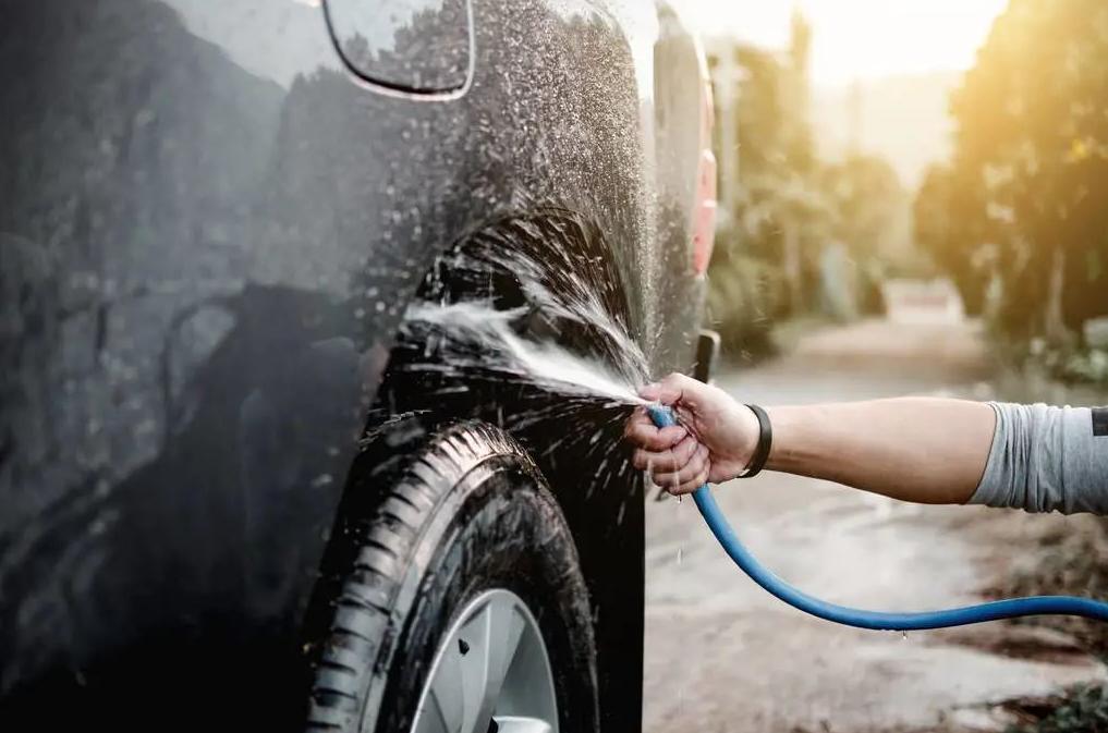 日常洗车对车漆有危害吗,家庭正确洗车方法不伤车漆