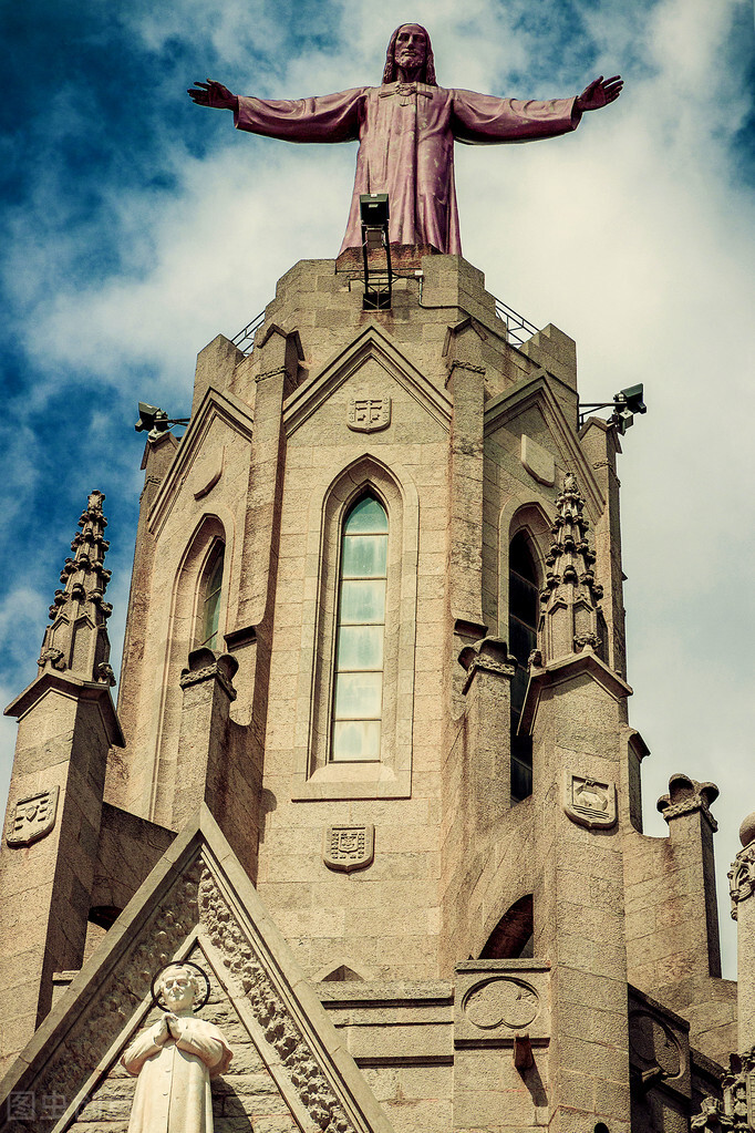 法国巴黎著名景点英文介绍,巴黎名胜古迹详解