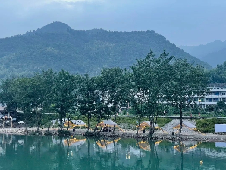 幕天席地位置,幕天席地