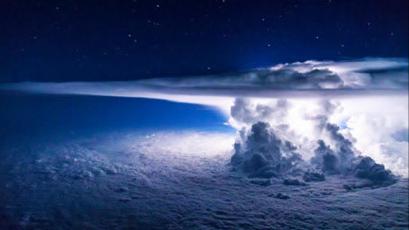 真实版闪电风暴！地球上最危险的地方？每年发生118万次闪电