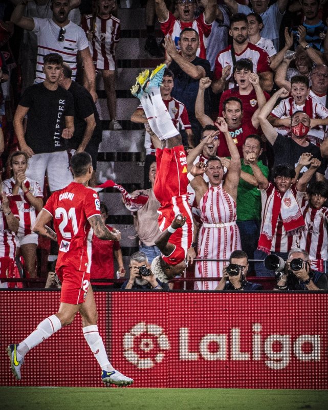 效力过曼联和利物浦,效力过曼联和曼城