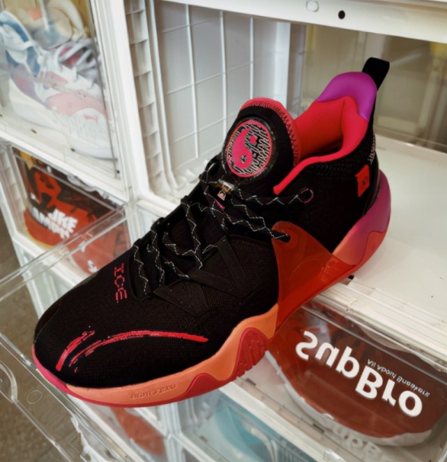 拉塞尔和国产篮球鞋,安踏拉塞尔球鞋一代