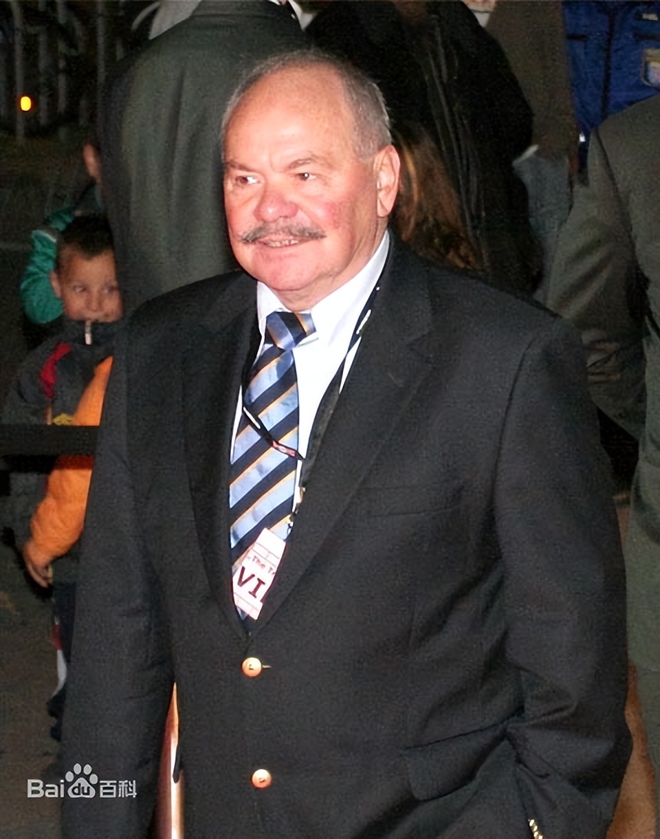 2000年的中国男足主教练,中国男足2002世界杯主教练