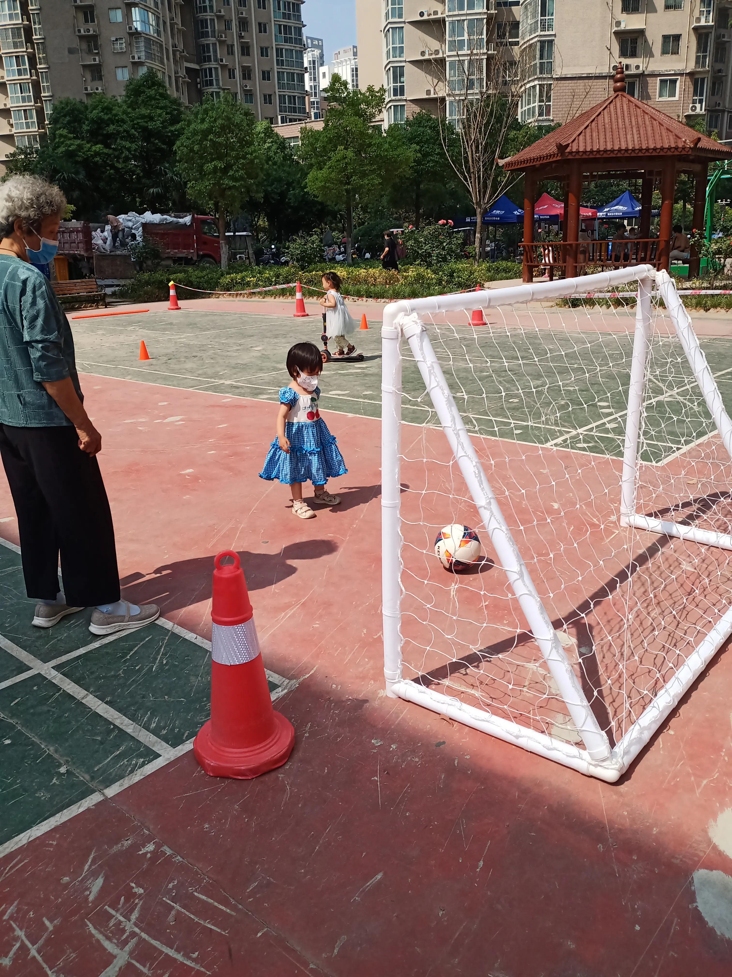 社区足球公益活动,大手拉小手共建美好家园社区活动