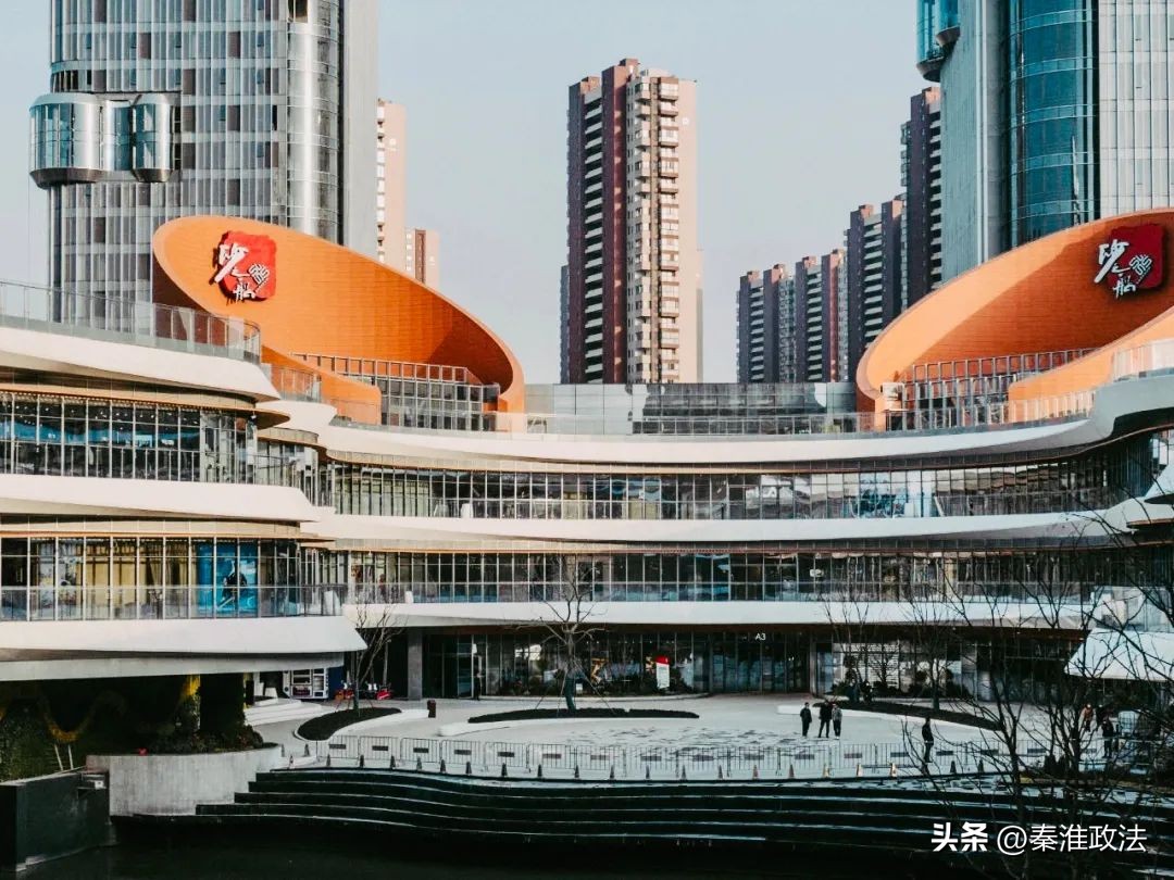 南京地铁11号线效果图,航拍南京地铁11号线旁超大公园