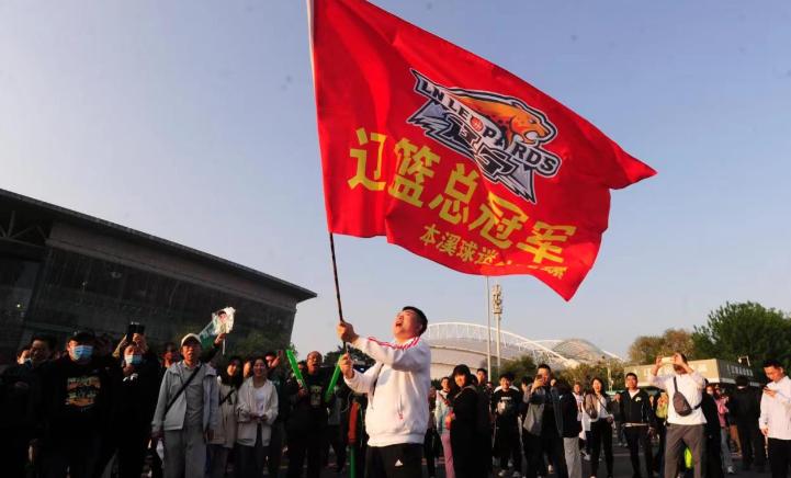 魔鬼主场进球球迷呐喊,辽篮和李荣浩演唱会