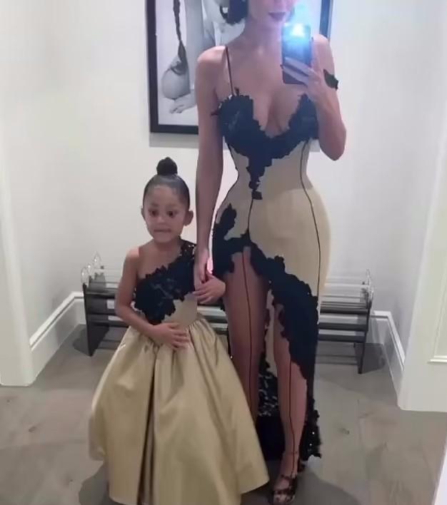 金卡戴珊优雅照,金卡戴珊惊艳美照带货口红