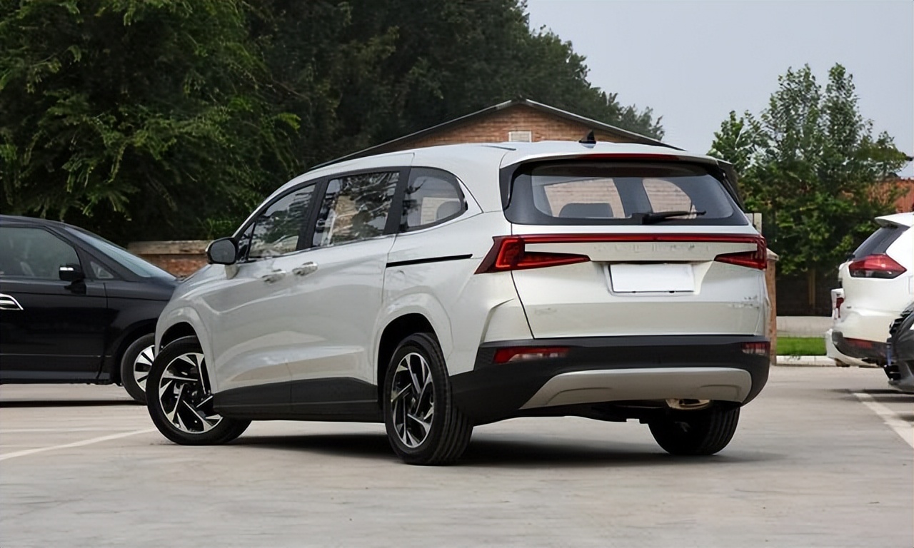 现代库斯途和别克gl8哪个省油,现代库斯途和别克gl8车内空间对比