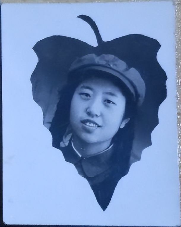 少女黑白老照片图文,老照片九十年代青春靓丽的女孩子