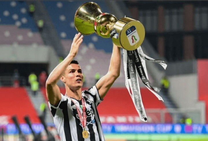 巅峰时期的梅西vs巅峰时期的c罗,假如梅西c罗加入国足