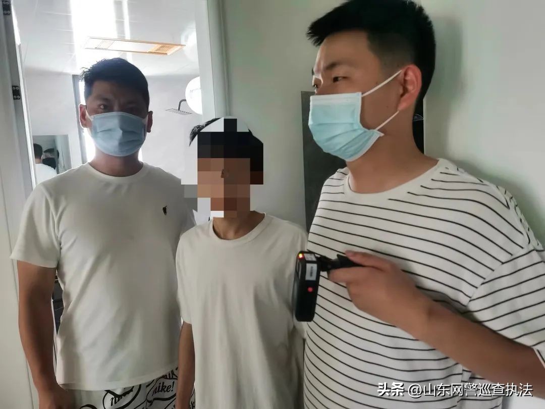 “你觉得几千块钱和你的人格尊严比起来，哪个贵？”当小伙脱掉衣服后，接到了电话