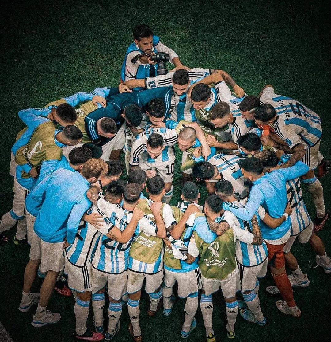 梅西的带刀侍卫德保罗身价,梅西晒与德保罗同框训练照