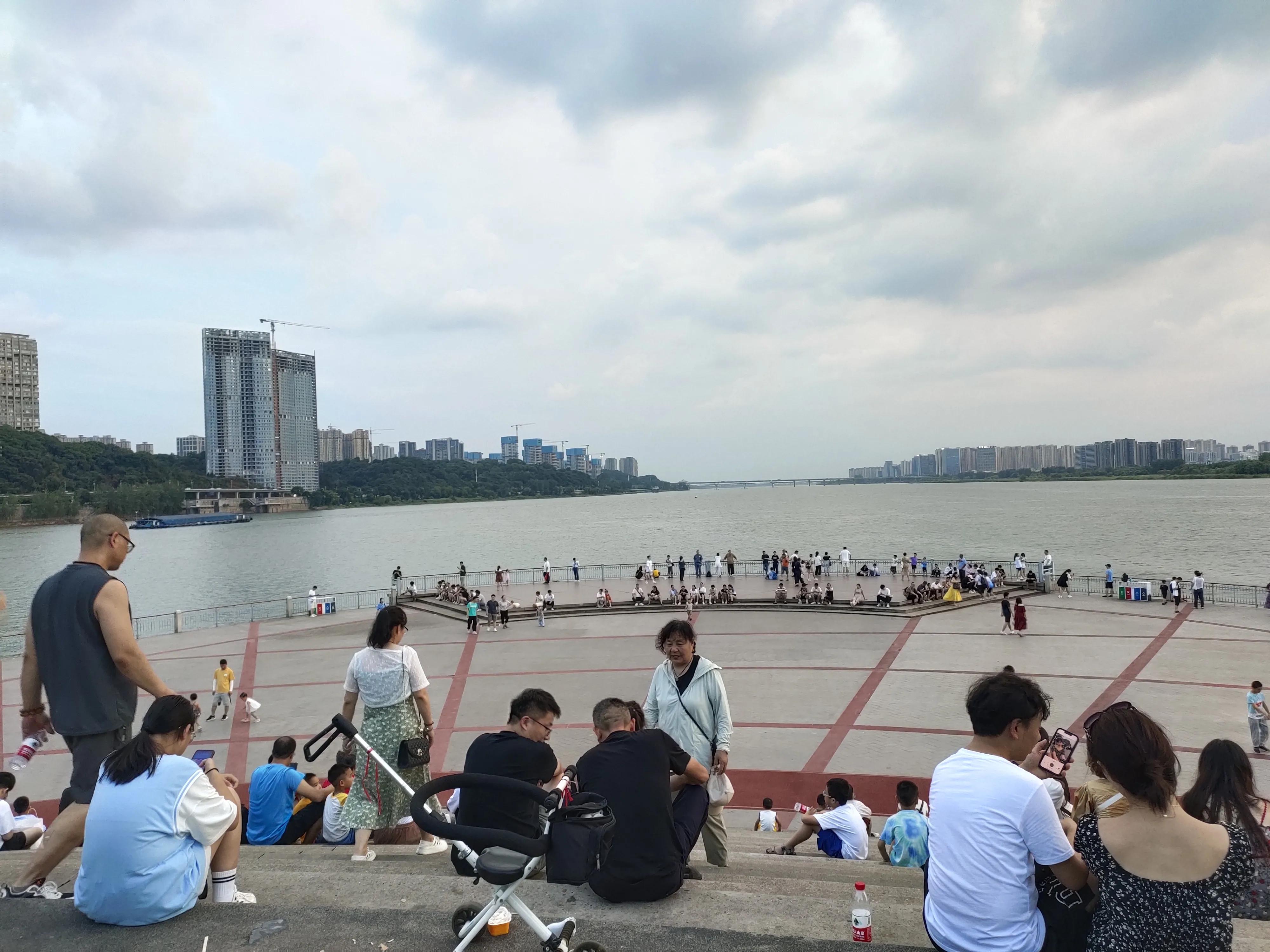 闲游郊外赏秋光,闲游桂林