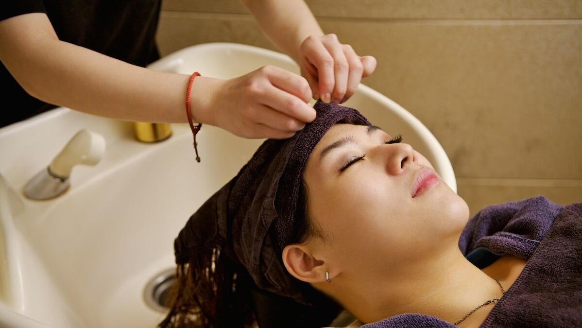 女生头发爱出油怎么办,女生头发爱出油还容易掉怎么治