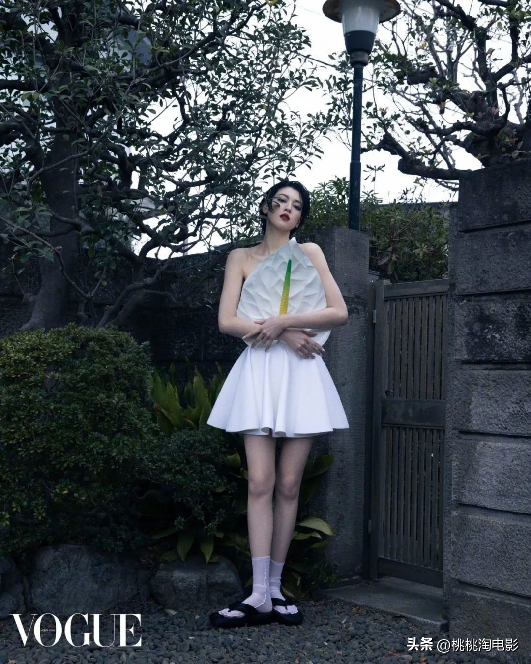 三吉彩花东京时装秀橙色外套,三吉彩花东京时装周原视频