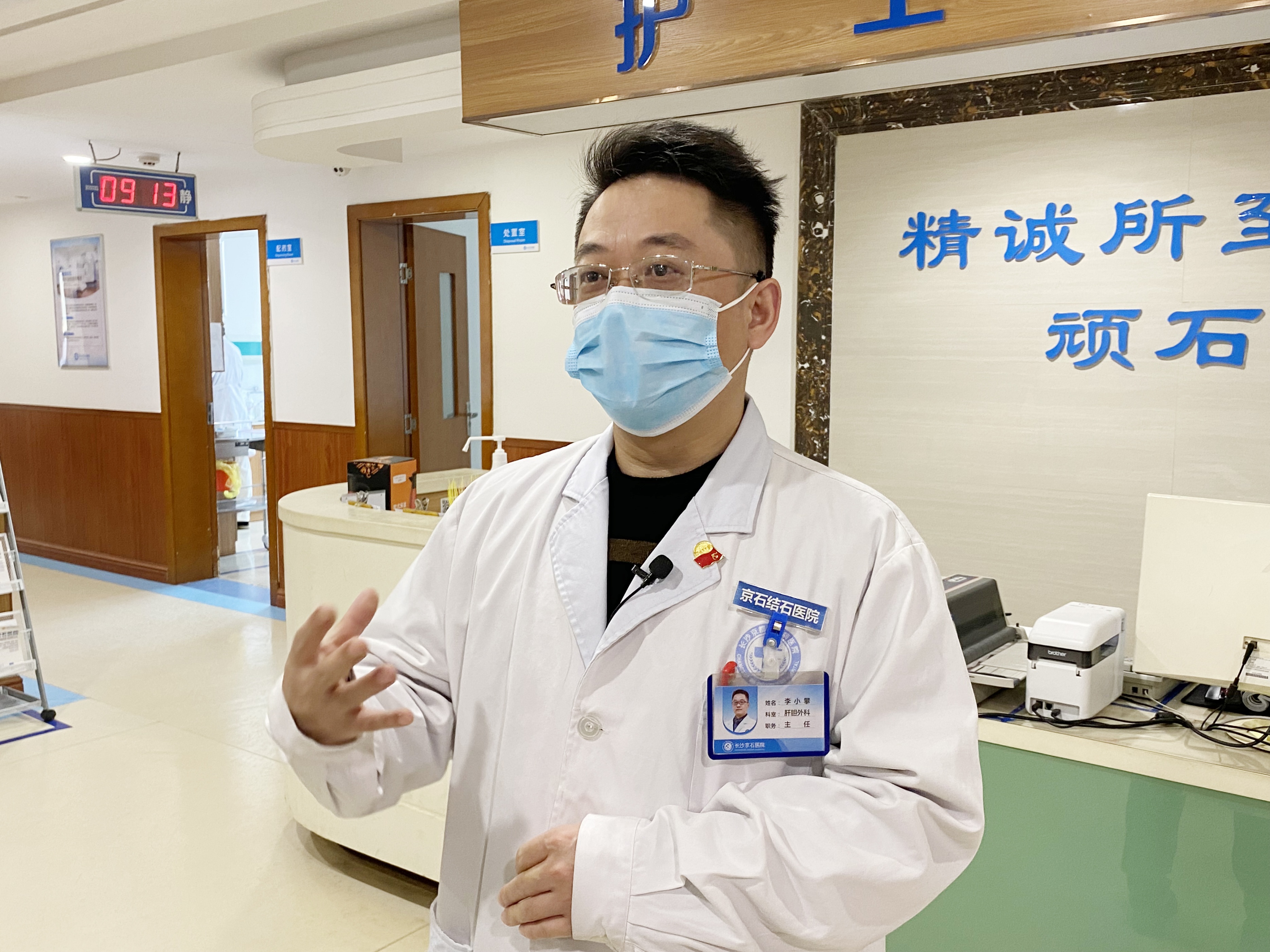 女子常年熬夜晚睡不吃早餐,女子长期不吃早饭得200多颗结石