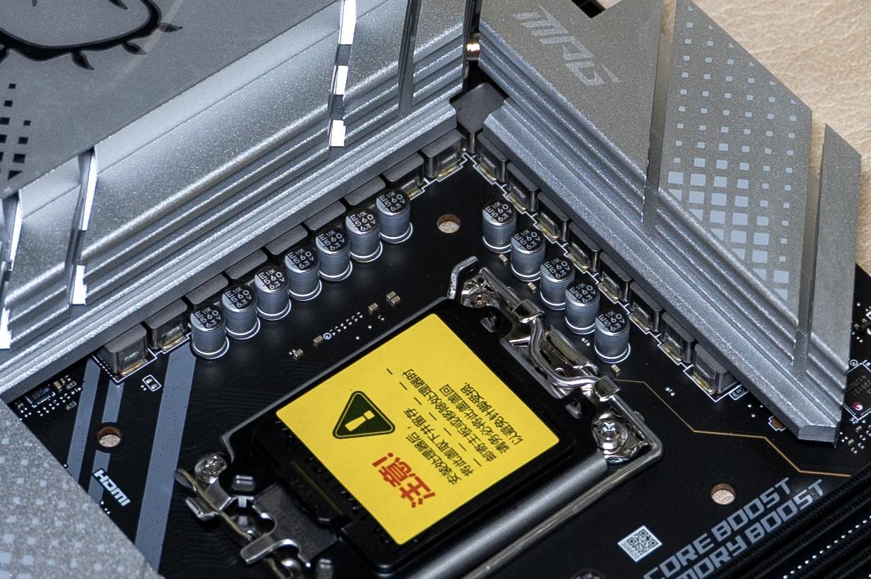 微星z690刀锋钛开箱测评,微星z690edgeti主板接口介绍