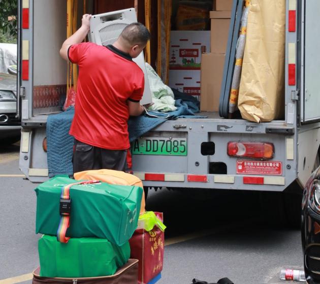 深圳搬家哪里找人手,深圳找正规的搬家公司
