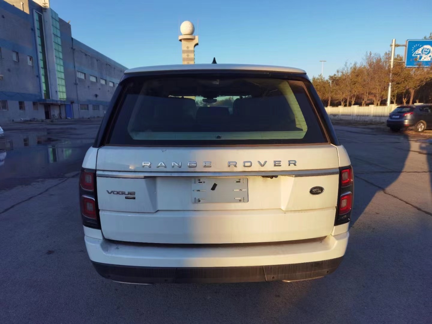 揽胜行政21款3.0t汽油vogue加长,22款路虎揽胜行政3.0报价