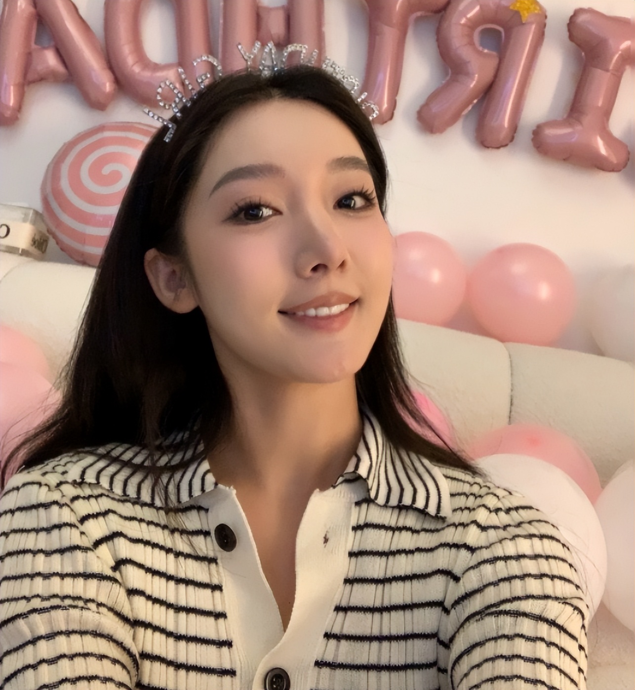 2天10个瓜，离婚、名导移民、恋情曝光、双双出轨…个个都是大瓜