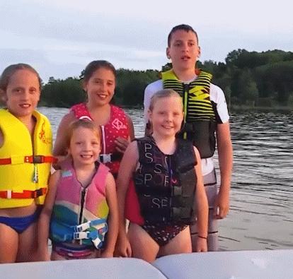 怎么安慰平胸的女孩,女朋友是个平胸怎么办