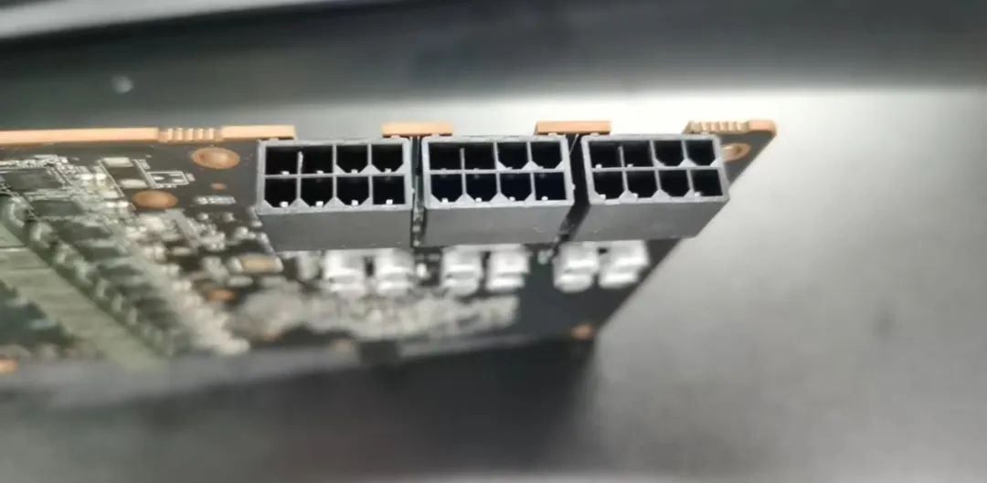 7900xtx讯景pro和蓝宝石超白金,讯景7900xtx海外版pro魔鹰对比