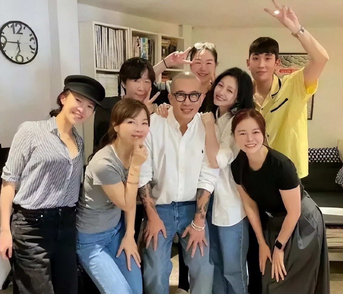 大s深夜发文示爱具俊晔,大s具俊晔街头晒恩爱