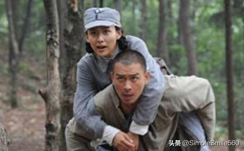 露裤衩引尼姑注意，猪脑导演画风独特！