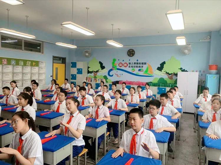 新建路小学课间操舞动青春,舞动青春课间操小学