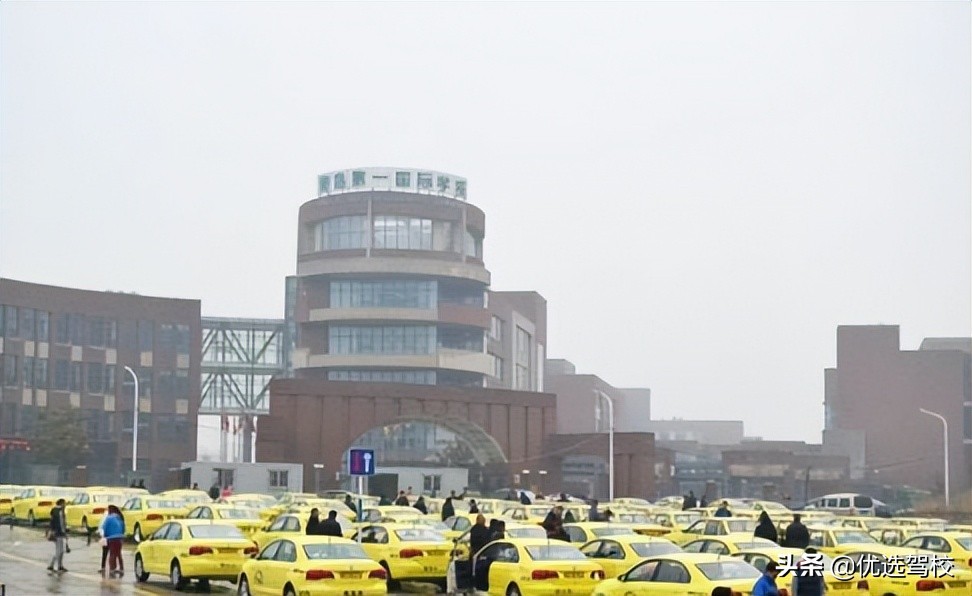 北京驾校推荐哪家好点,青岛比较好的正规驾校推荐