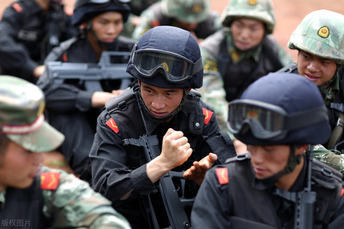 在校大专生当兵如何长期发展,大专在读当兵想留队会不会退学费