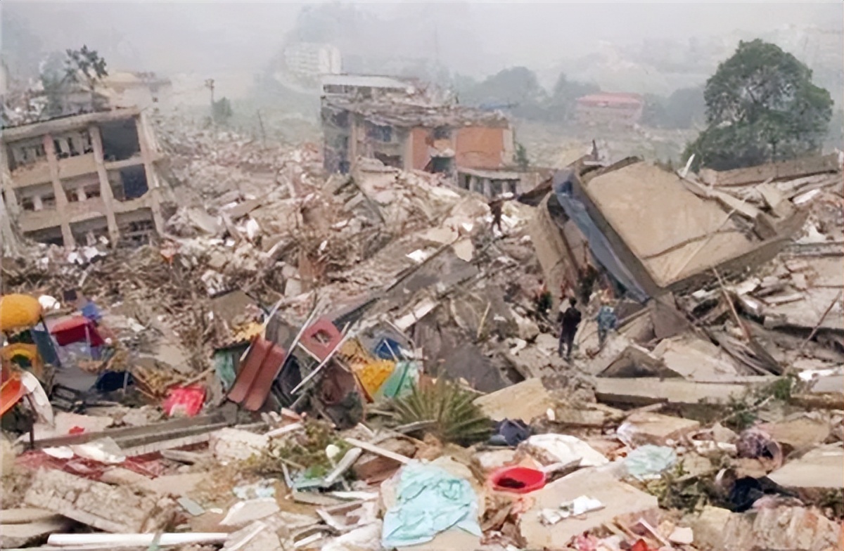 汶川地震22岁姑娘被大叔救后结局,汶川地震被救女孩真人照片