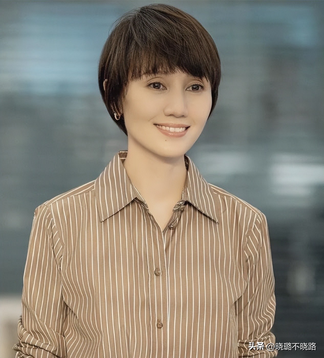 袁泉现在短发发型图片,袁泉的长发和短发照片