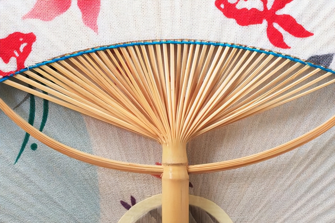 到泰国旅游可别乱买弯弯扇，它是身份的象征，当地只有一种人会买