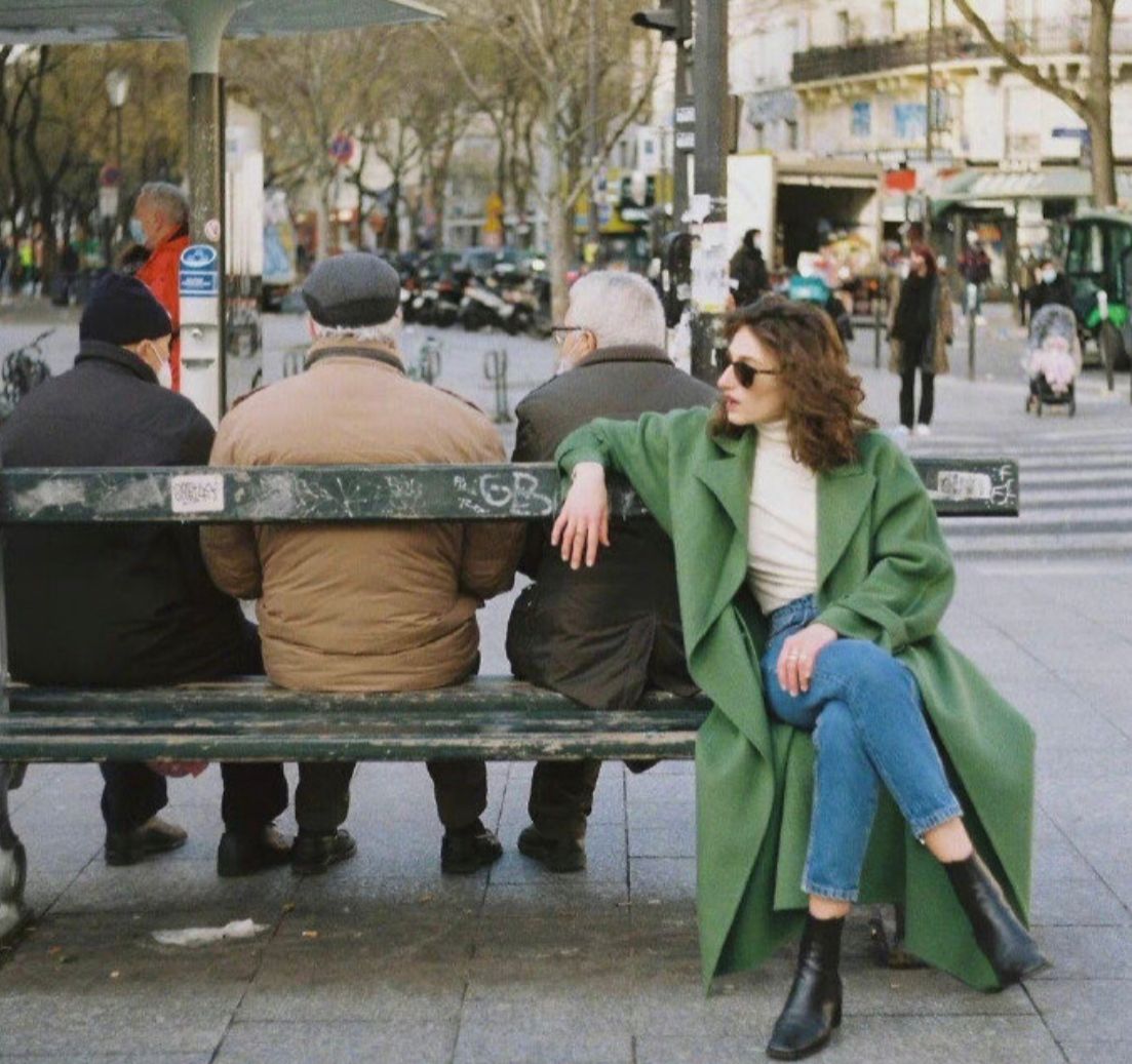 到巴黎街头走一圈才发现：不止女人会打扮，连狗狗都穿得比你时髦